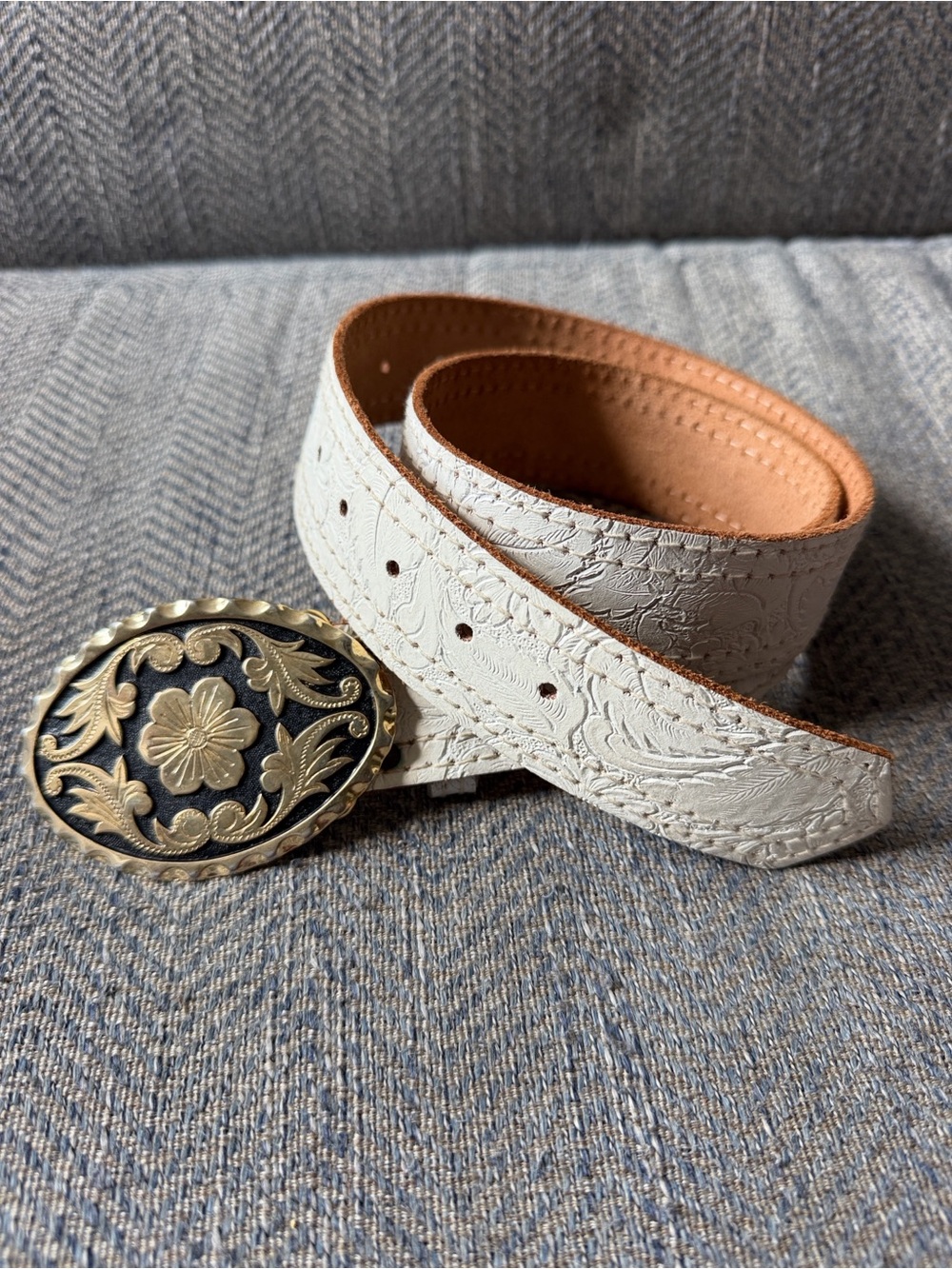 Ruza Women’s White Leather Embossed Oval Gold Plated Buckle Size:S(34-36 inches)